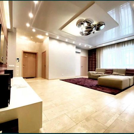 2-Bedroom Most City Center Area Apartment Dnipro Exterior photo
